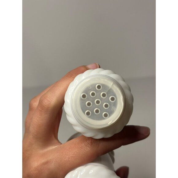 VTG Milk Glass Salt & Pepper Shakers Hazel Atlas Circa 1950s Mid Century Retro - Picture 7 of 7